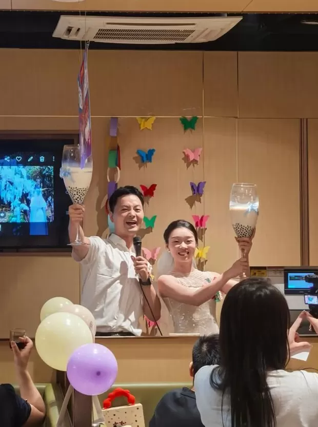 不接亲、不主持、不喝酒，年轻人“改造”婚礼-第5张图片-