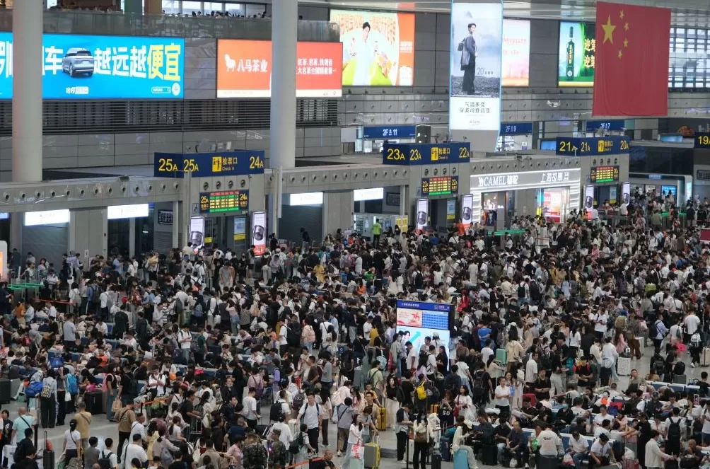 长三角铁路假期客流保持高位运行，今天预计发送385万人次-第1张图片-