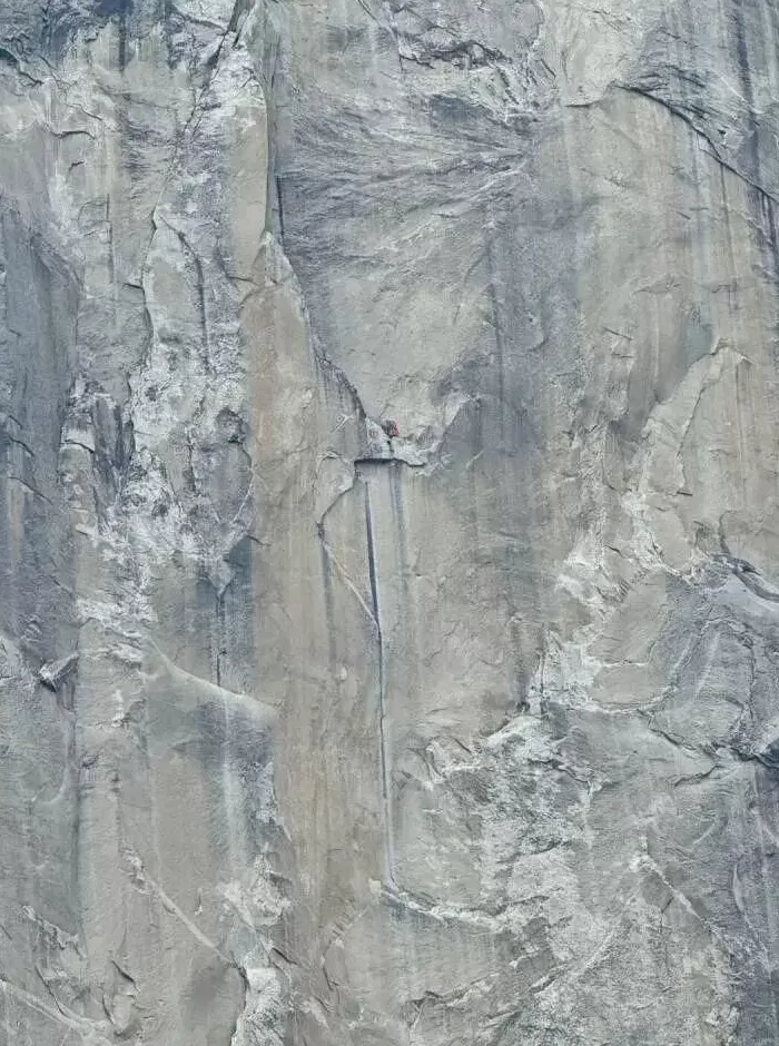 23岁网红攀岩时坠崖，直播间观众目睹坠亡瞬间-第4张图片-