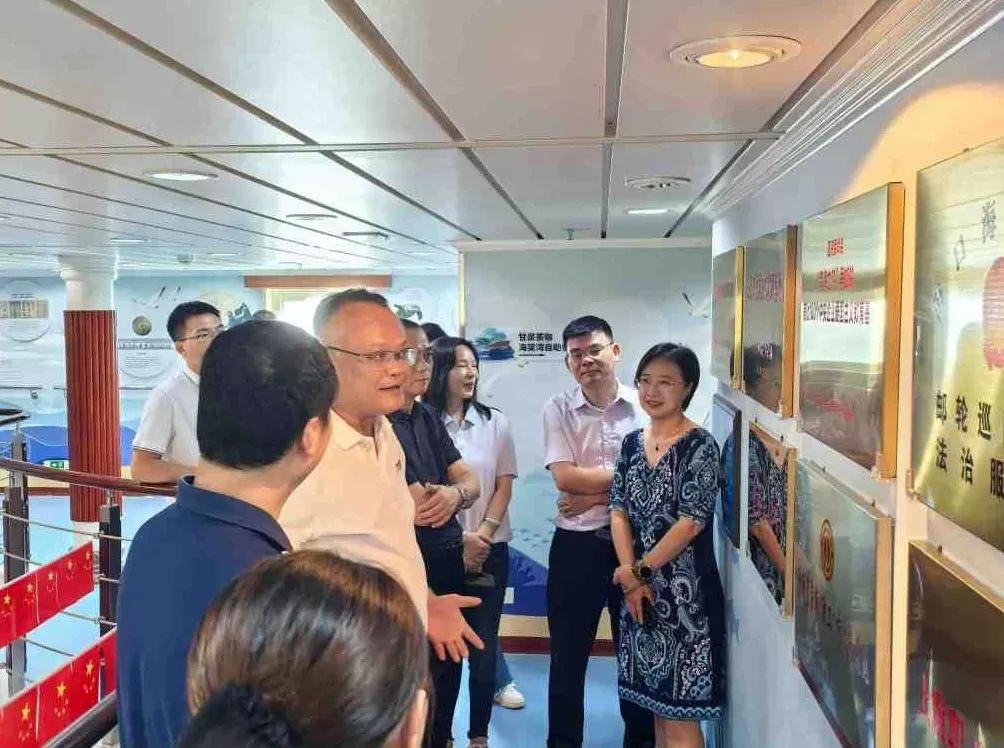 国庆假期调研西沙旅游，海南三沙市市长文斌登上邮轮-第1张图片-