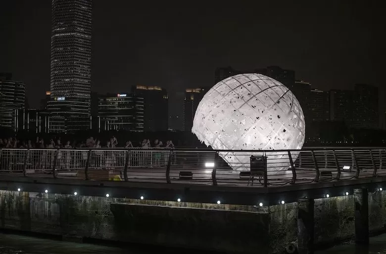 “月亮”出没上海-第1张图片-