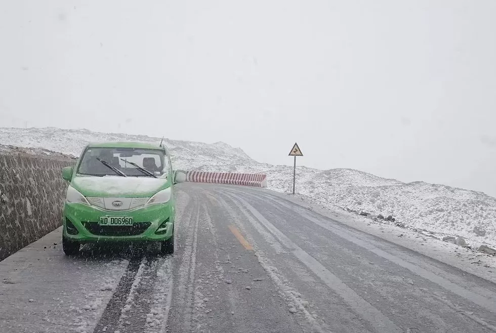 受降雪天气影响，珠峰景区停止售票临时封闭-第2张图片-