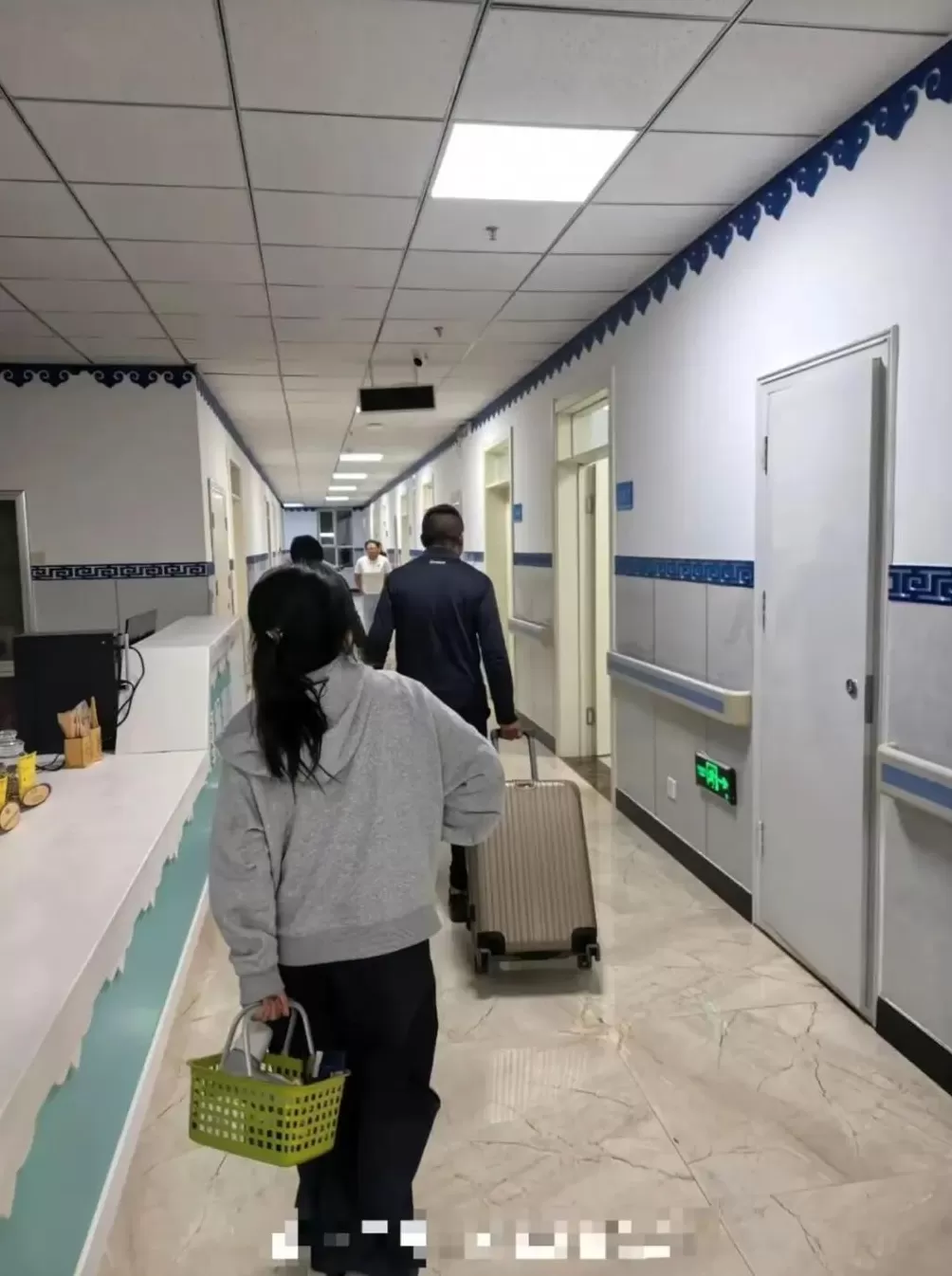 康复医院“客串”宾馆揽客，床位60元，标间300元；当地假期一房难求：经济型酒店1晚超1500元，平时一两百元-第1张图片-