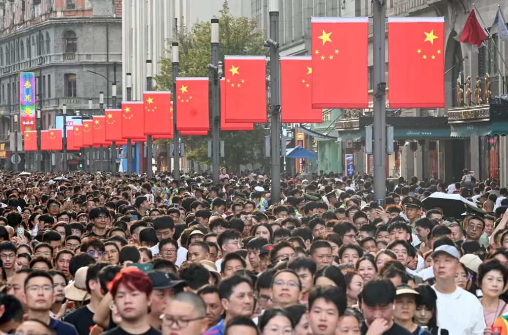 魔都眼·国庆｜各景点人从众，假期过半外滩客流已超221万-第1张图片-