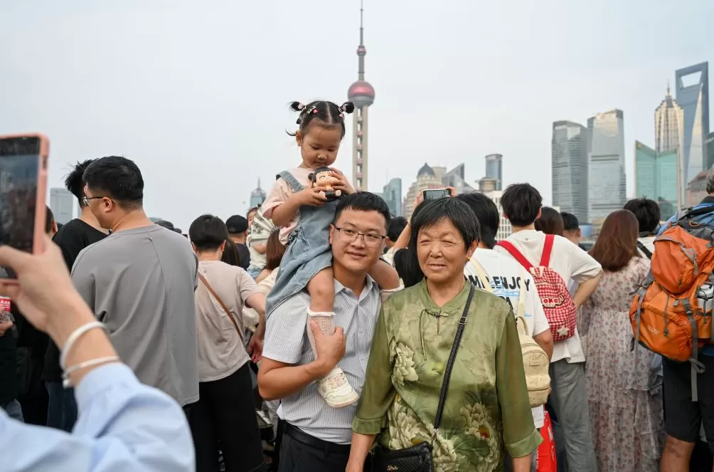 魔都眼·国庆｜各景点人从众，假期过半外滩客流已超221万-第5张图片-