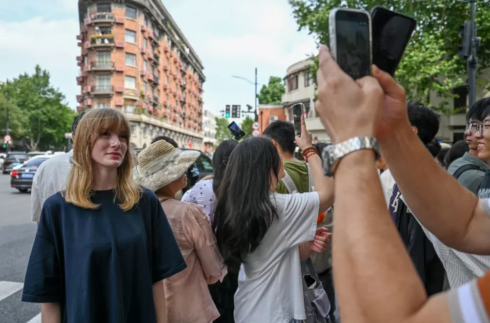 魔都眼·国庆｜各景点人从众，假期过半外滩客流已超221万-第12张图片-