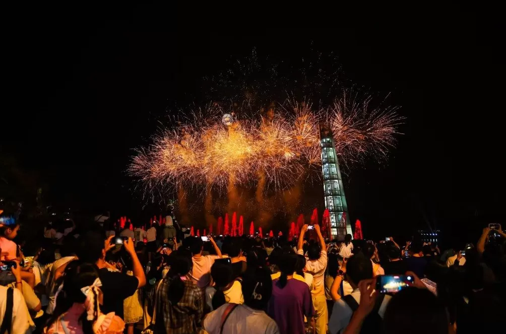 魔都眼·国庆｜各景点人从众，假期过半外滩客流已超221万-第14张图片-