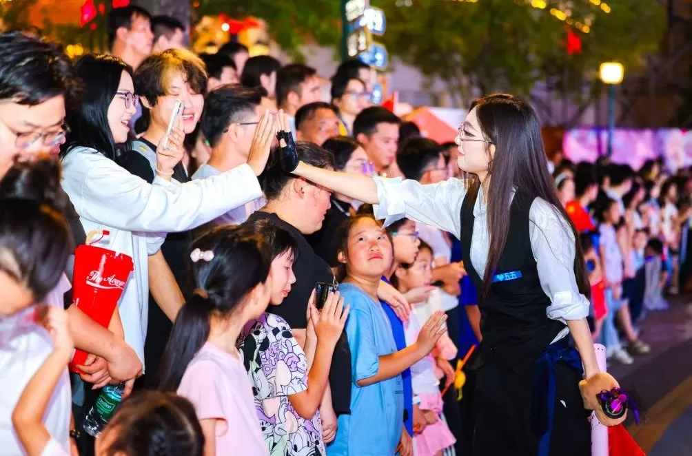 魔都眼·国庆｜各景点人从众，假期过半外滩客流已超221万-第17张图片-