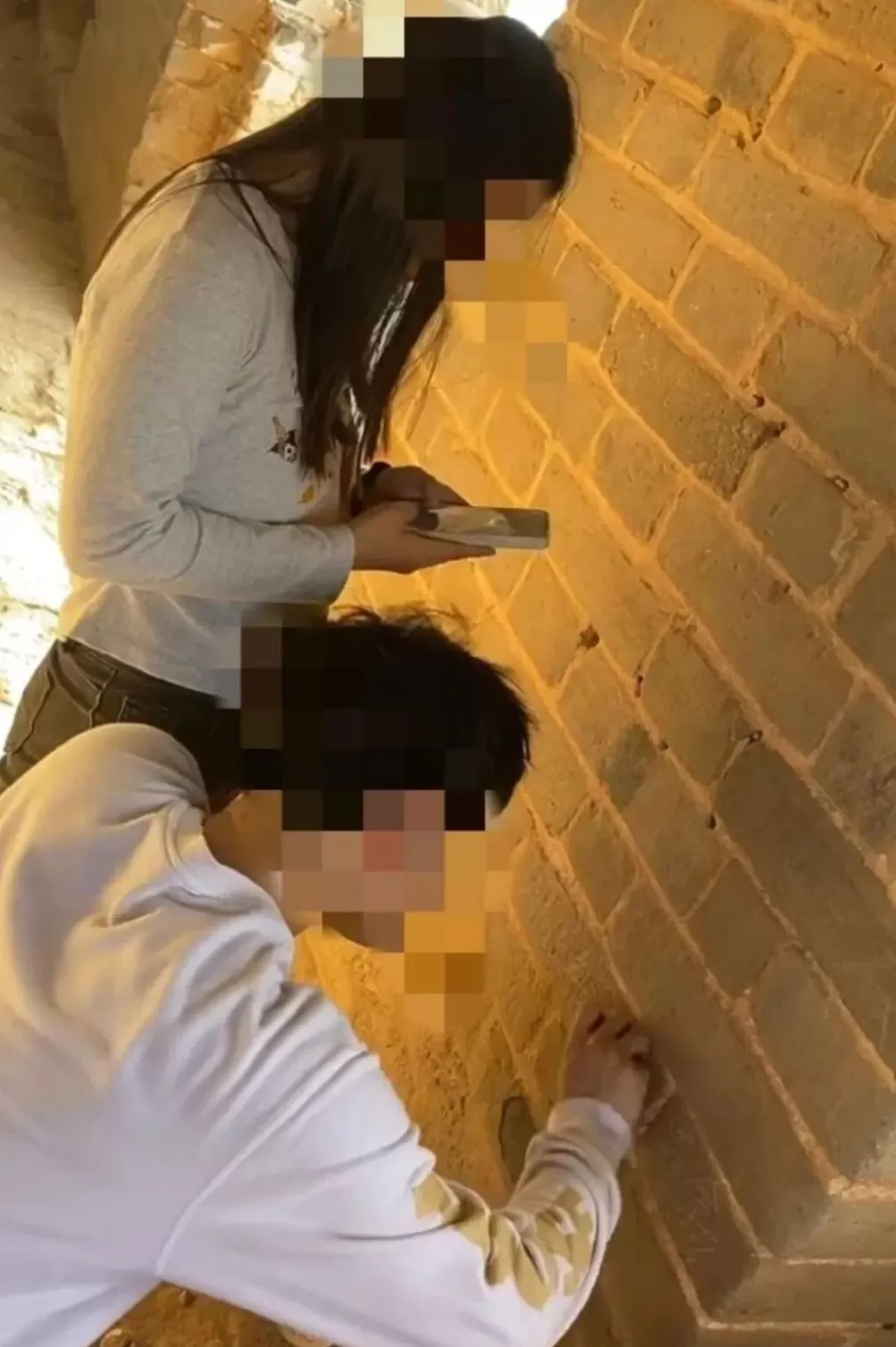 马上评｜又见长城上刻字，除了拘留罚款还能做什么-第1张图片-