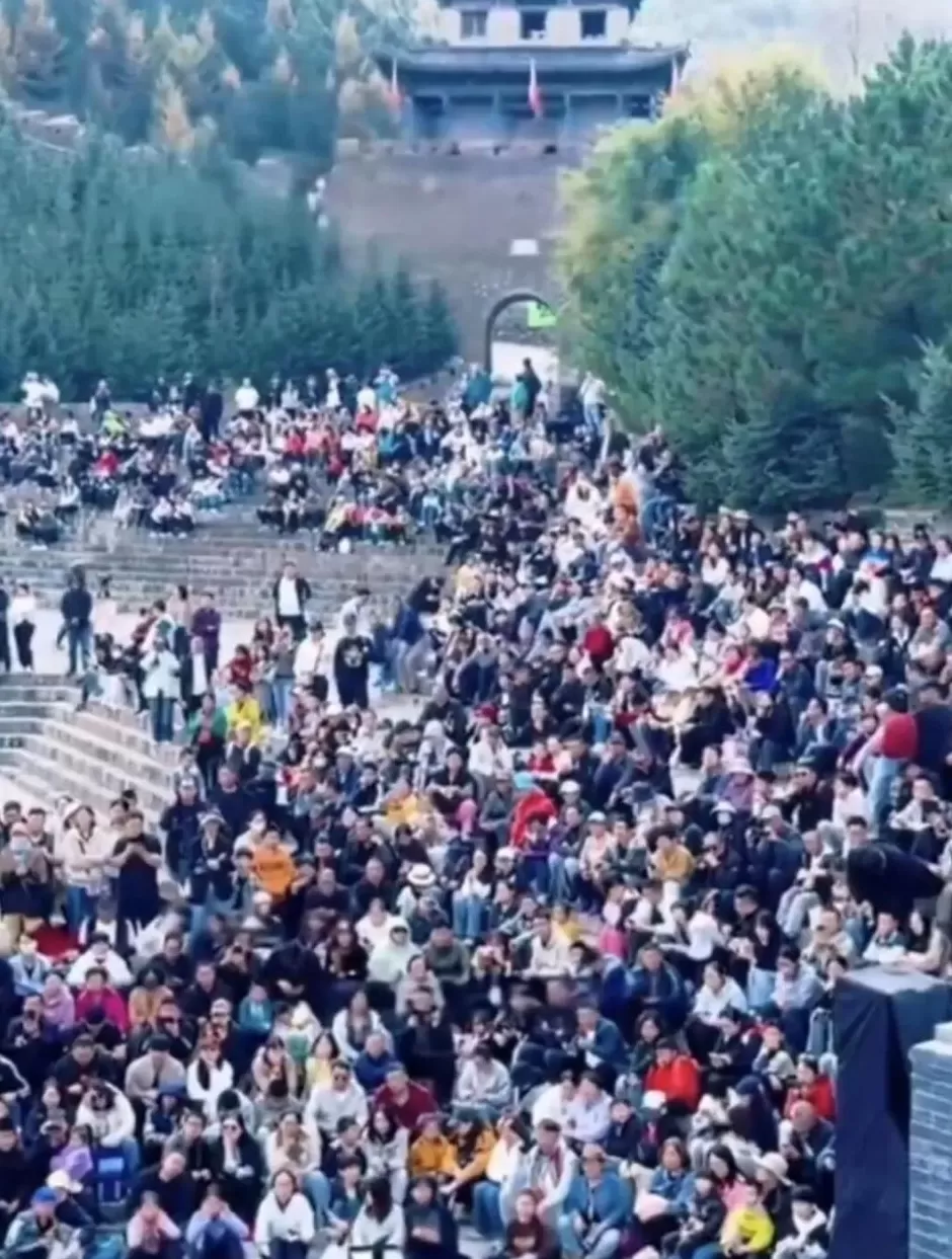 炸锅了！大批游客高喊“退票，退票！”知名景区回应-第3张图片-