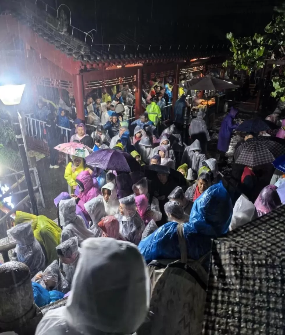 炸锅了！大批游客高喊“退票，退票！”知名景区回应-第5张图片-