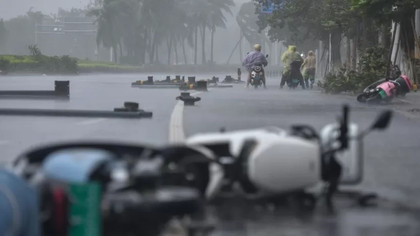 台风“麦德姆”携14级大风登陆广东徐闻，多地发生海水倒灌-第1张图片-