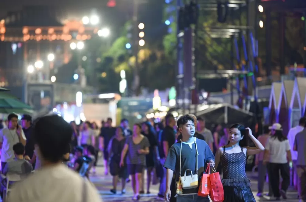 魔都眼·国庆｜享受夜上海“松弛感”，市集引燃双节消费热-第7张图片-