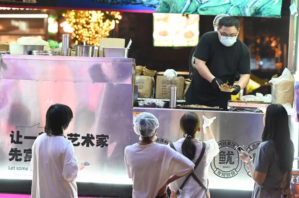 魔都眼·国庆｜享受夜上海“松弛感”，市集引燃双节消费热-第13张图片-