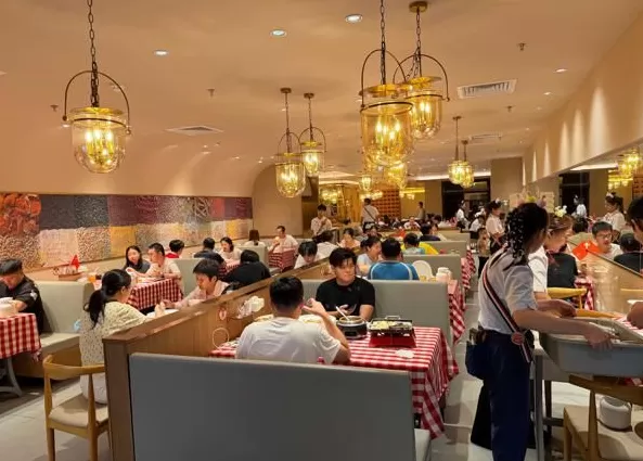 预制菜风波后，实探西贝北上广深门店：有门店需等位半小时，黄牛开始倒卖代金券-第3张图片-