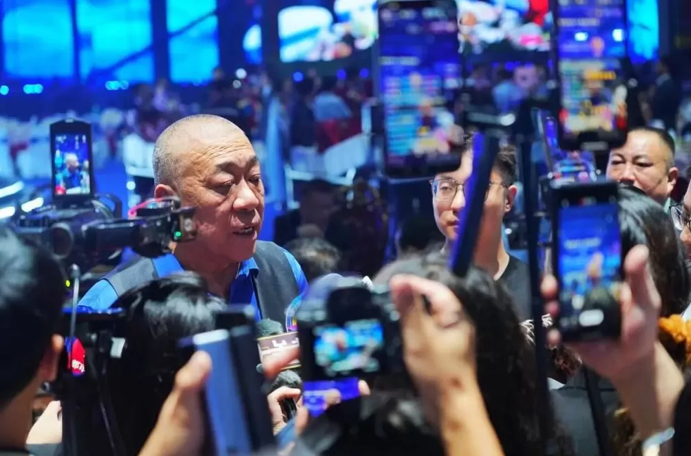 1000万元！60岁董事长又给员工父母发中秋礼金了，还要宴请1.9万多人-第1张图片-