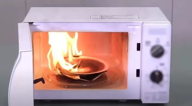 不要模仿！瞎尝试爆火的邪修美食，能烧得你家都没了！-第15张图片-