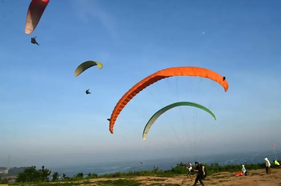 滑翔伞失控后，城市中产从“旷野”坠落-第5张图片-