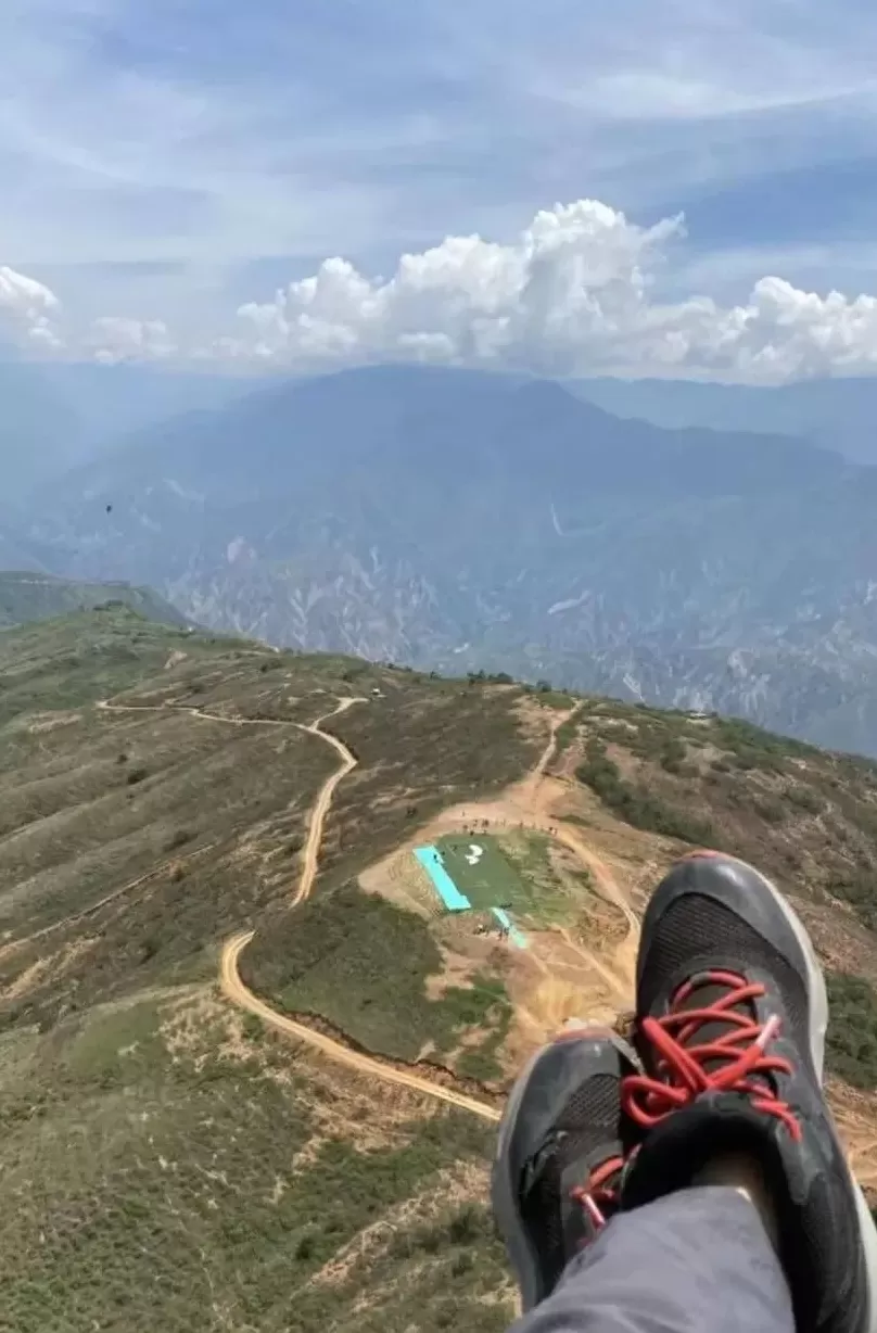 滑翔伞失控后，城市中产从“旷野”坠落-第6张图片-