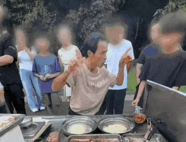 光明日报：“鸡排哥”火了后，“晓华们”何以长青？-第2张图片-