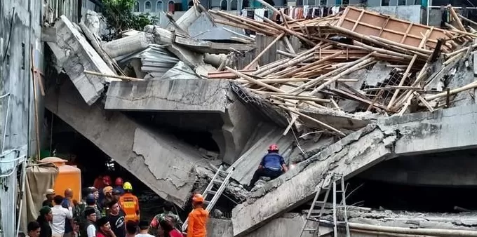 印尼学校建筑物倒塌事故遇难人数升至53人-第1张图片-