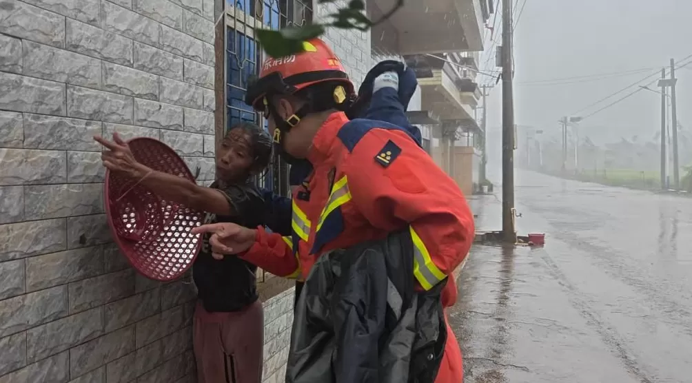 台风“麦德姆”来袭，深圳消防103名指战员已抵达湛江雷州抗台一线-第3张图片-