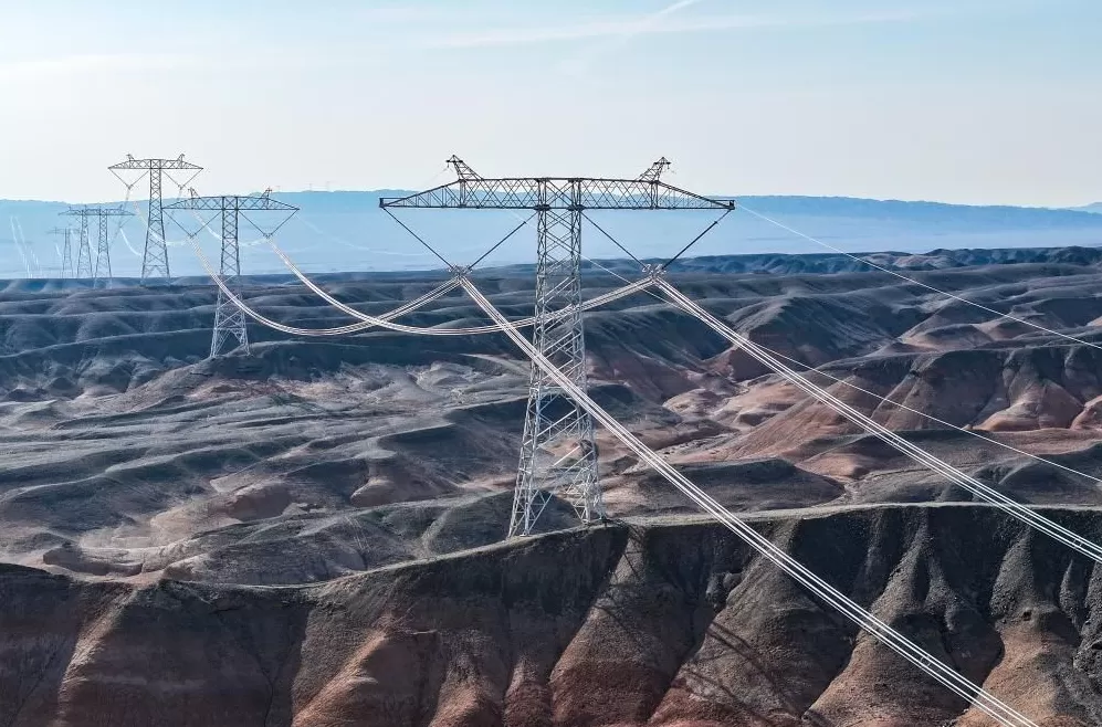 决胜“十四五”打好收官战丨驭风集光控水架网——新疆全力打造能源资源战略保障基地见闻-第3张图片-