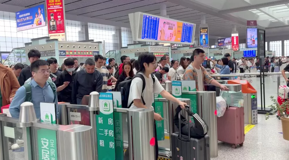 长三角铁路预计今日发送342万人次，今明计划增开74列夜间高铁列车-第1张图片-