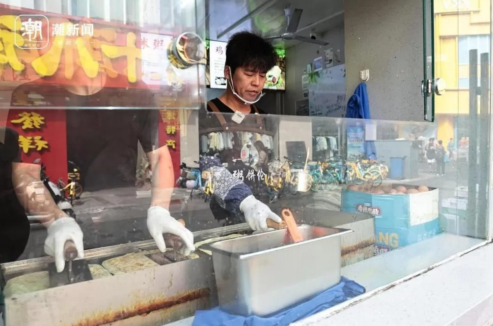 因撞脸周杰伦爆火的“粥饼伦”如今怎样了？-第2张图片-