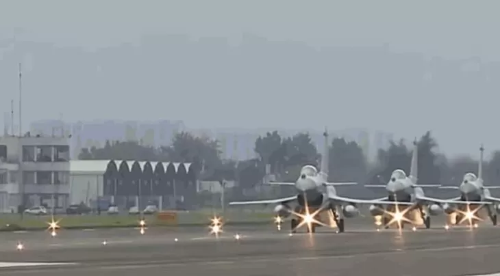 歼-10系列飞机有哪些优越性能？总师独家详解-第3张图片-