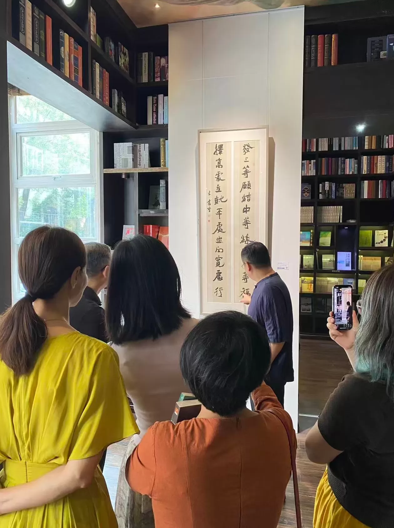 在松江最美书店里看一场书法展-第1张图片-