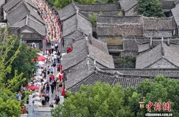 “鸡排哥”走红后，“炒粉哥”又火了？-第8张图片-