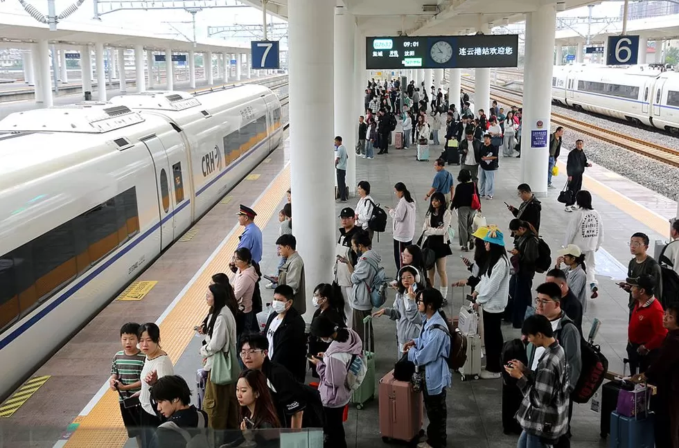 全国铁路今日预计发送1640万人次，受台风“麦德姆”影响的部分线路列车将陆续恢复开行-第1张图片-