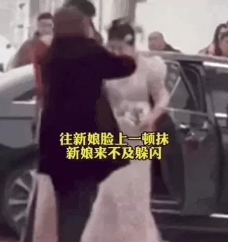 假期婚礼恶俗：闹伴娘的人，坏透了-第4张图片-