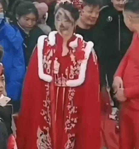 假期婚礼恶俗：闹伴娘的人，坏透了-第3张图片-