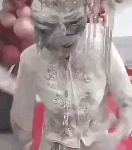 假期婚礼恶俗：闹伴娘的人，坏透了-第1张图片-