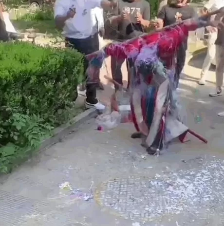 假期婚礼恶俗：闹伴娘的人，坏透了-第25张图片-