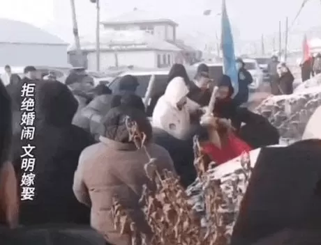 假期婚礼恶俗：闹伴娘的人，坏透了-第22张图片-