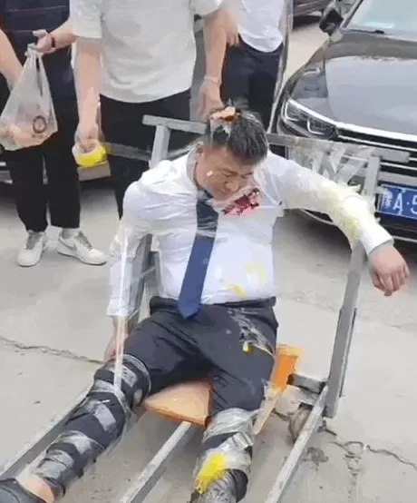 假期婚礼恶俗：闹伴娘的人，坏透了-第26张图片-