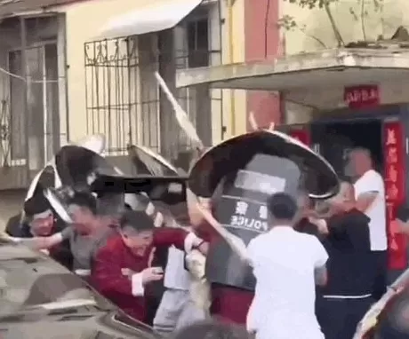 假期婚礼恶俗：闹伴娘的人，坏透了-第32张图片-