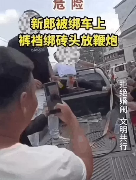 假期婚礼恶俗：闹伴娘的人，坏透了-第28张图片-