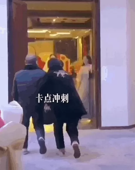 假期婚礼恶俗：闹伴娘的人，坏透了-第37张图片-