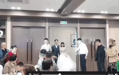 假期婚礼恶俗：闹伴娘的人，坏透了-第38张图片-