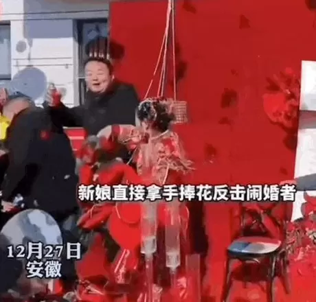 假期婚礼恶俗：闹伴娘的人，坏透了-第41张图片-