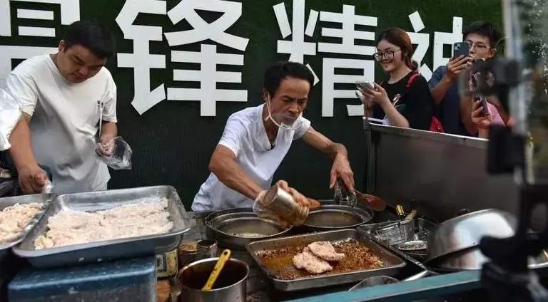 给鸡排哥鼓掌是这个时代的悲哀-第1张图片-