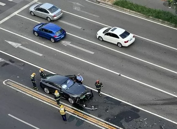 被撞比亚迪车主家属删除微博，陈震最新回应：对方为滴滴网约车-第7张图片-