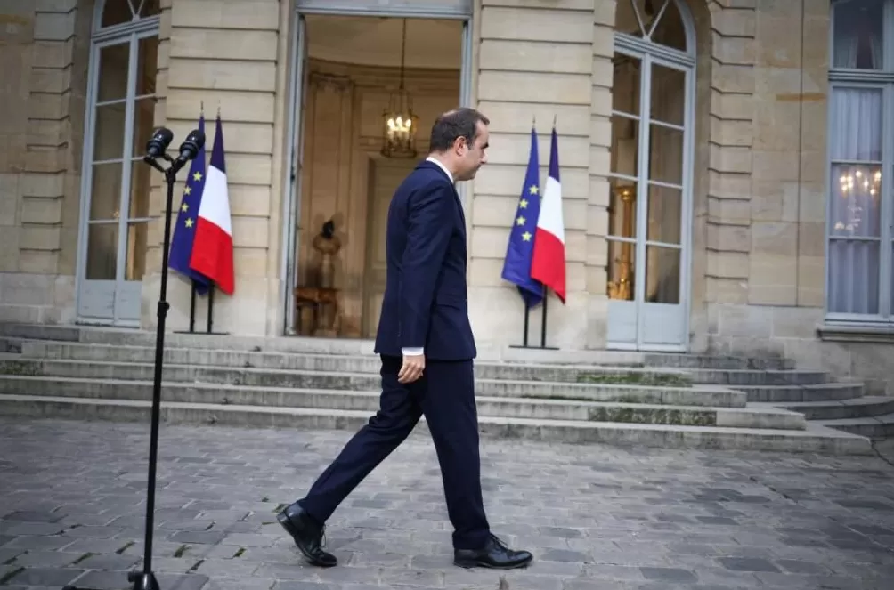上任不到一个月，法国总理勒科尔尼向马克龙递交辞呈-第1张图片-