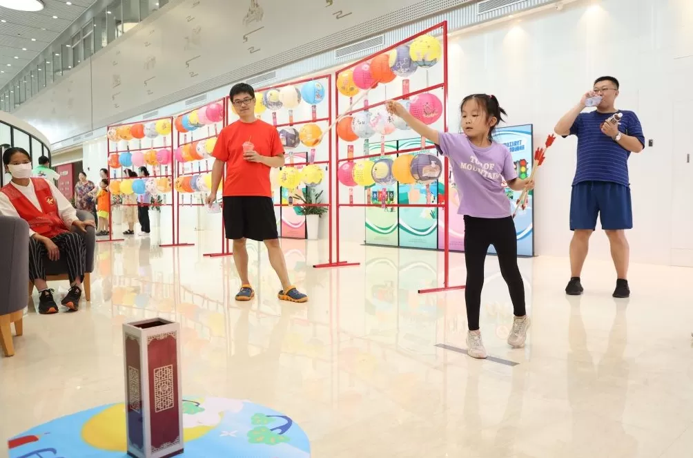 非遗剪纸、古风集市……中秋上海处处上演“中式浪漫”-第3张图片-