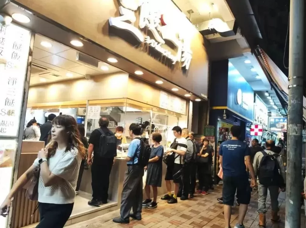 “贫民饭”亮相香港，港人怒骂：“堕落”-第2张图片-