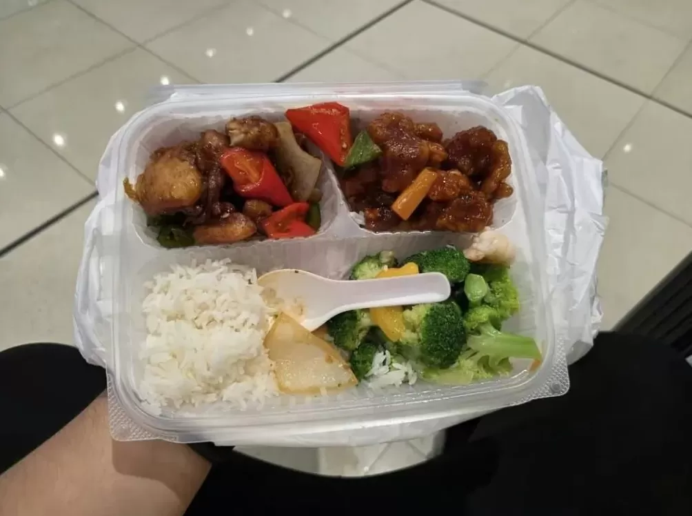 “贫民饭”亮相香港，港人怒骂：“堕落”-第9张图片-